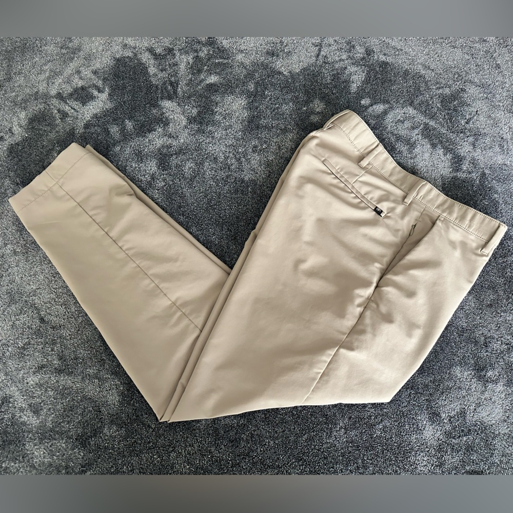 Banana Republic - Men's Beige Golf Pants, Size 34 x 30, 100% Polyester